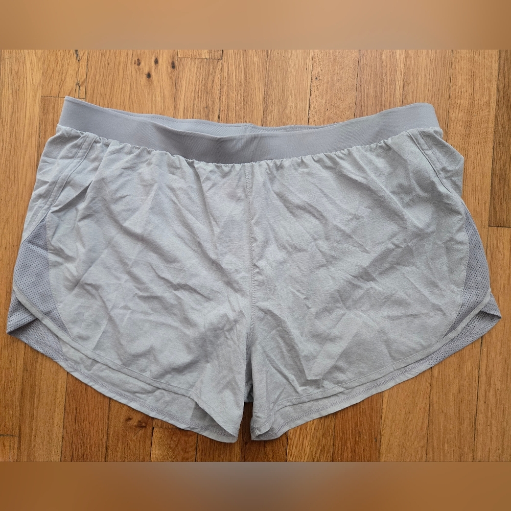 Under Armour Light Gray Athletic Shorts Lightweight Heatgear Performance Size XL